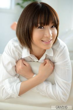 初中女生光溜溜身子